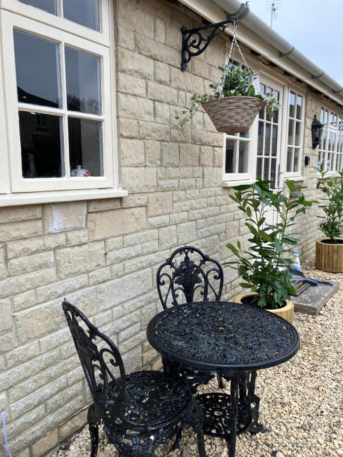 Well Cottage: A Cotswold Cottage At The Heart Of The Village Of Crudwell Exterior photo